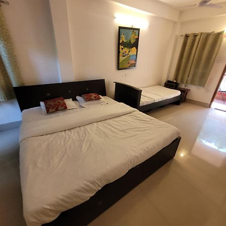 Hilltop Lodge Guwahati Kamer foto