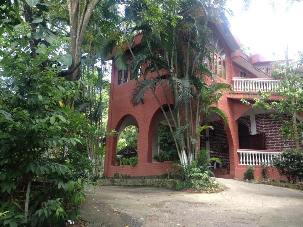 Hilltop Lodge Guwahati Kamer foto