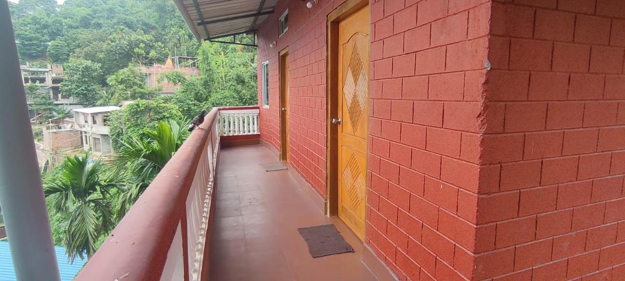 Hilltop Lodge Guwahati Buitenkant foto