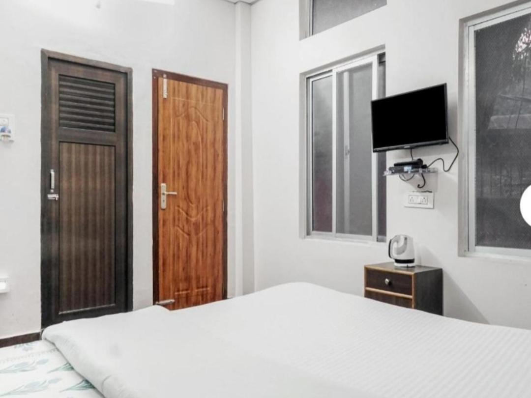 Hilltop Lodge Guwahati Buitenkant foto