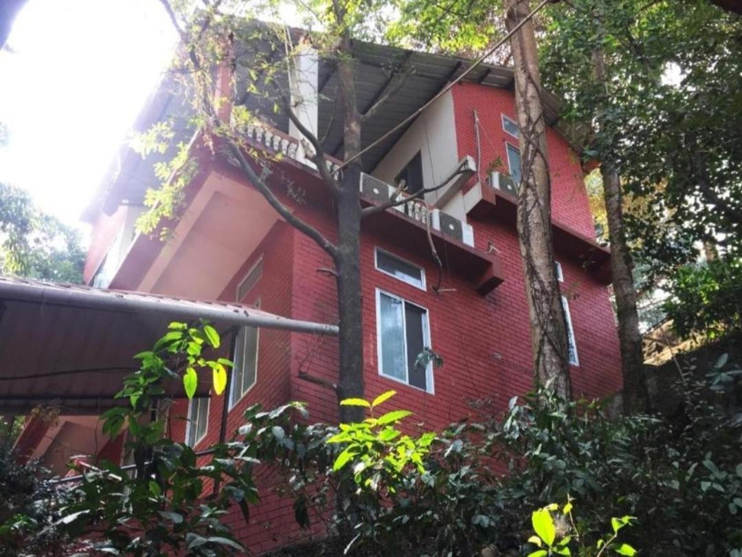 Hilltop Lodge Guwahati Buitenkant foto