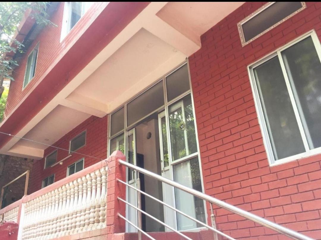 Hilltop Lodge Guwahati Buitenkant foto