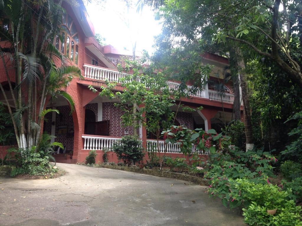 Hilltop Lodge Guwahati Kamer foto