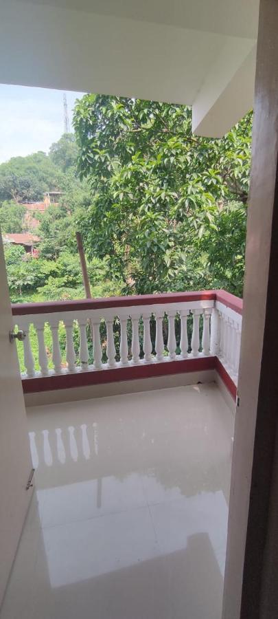 Hilltop Lodge Guwahati Buitenkant foto