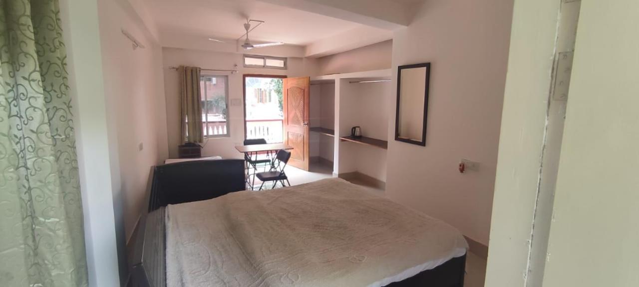 Hilltop Lodge Guwahati Buitenkant foto