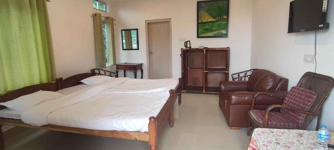 Hilltop Lodge Guwahati Kamer foto