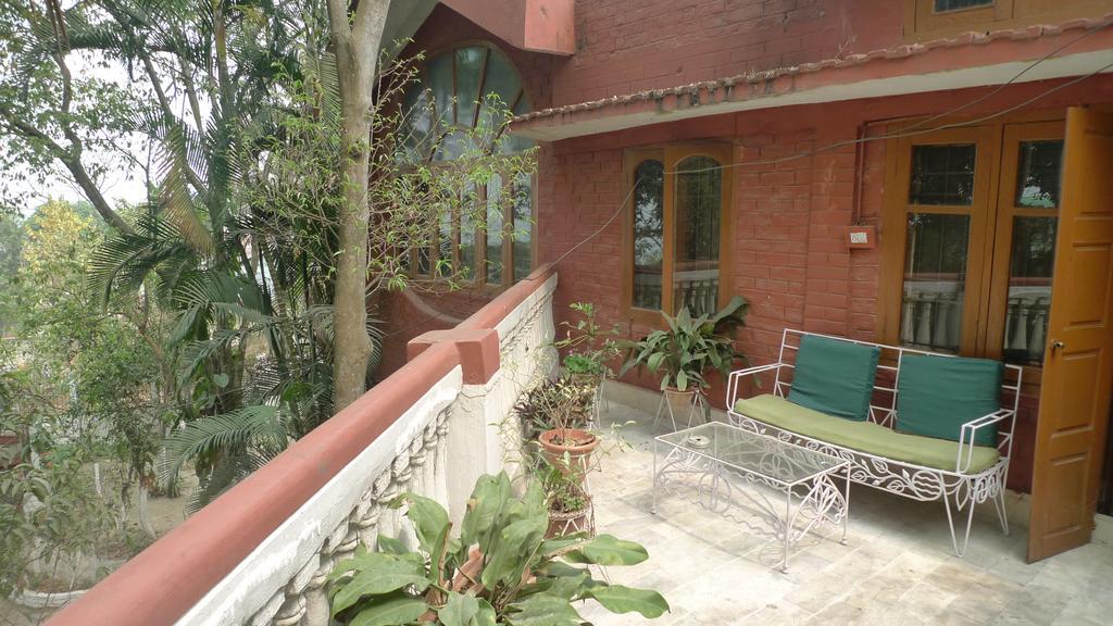 Hilltop Lodge Guwahati Buitenkant foto