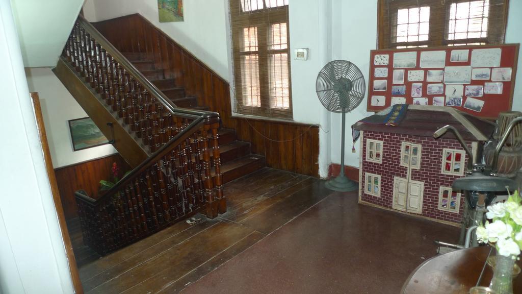 Hilltop Lodge Guwahati Buitenkant foto