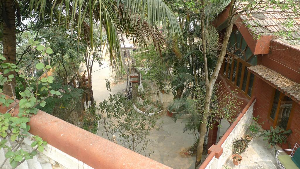 Hilltop Lodge Guwahati Buitenkant foto