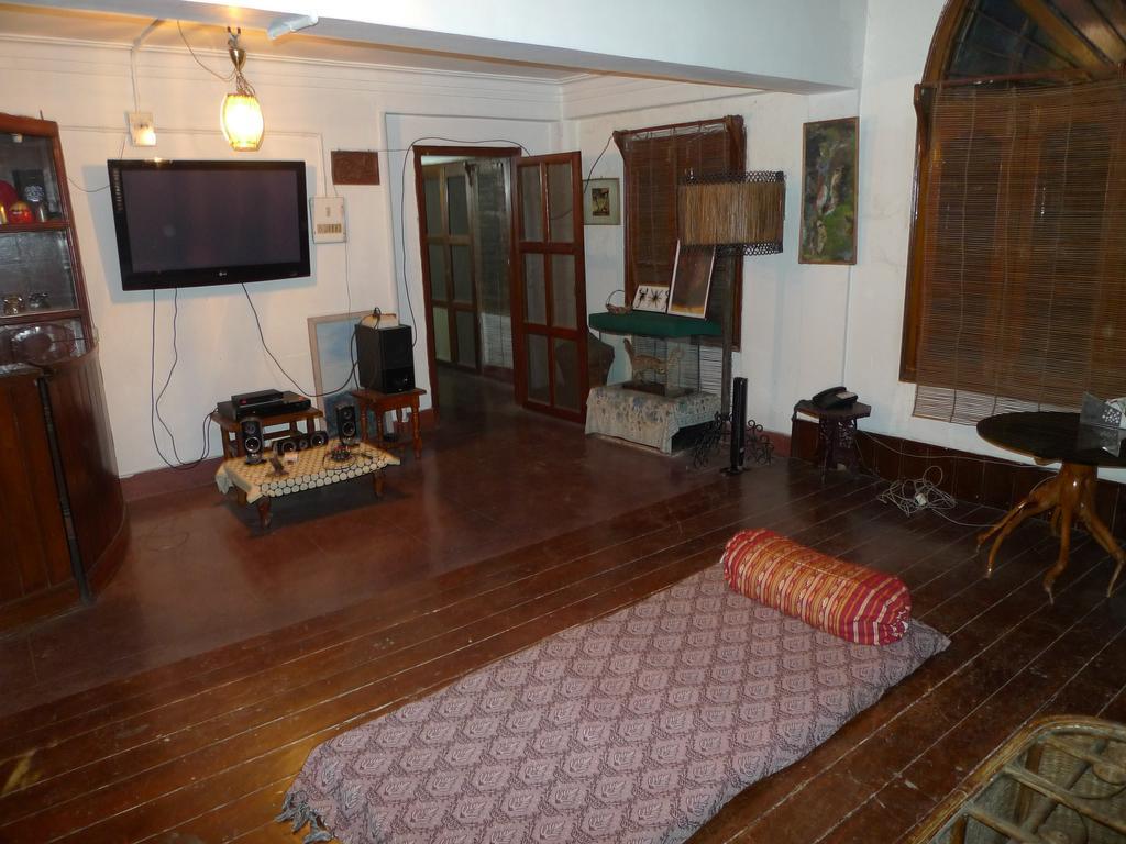 Hilltop Lodge Guwahati Kamer foto