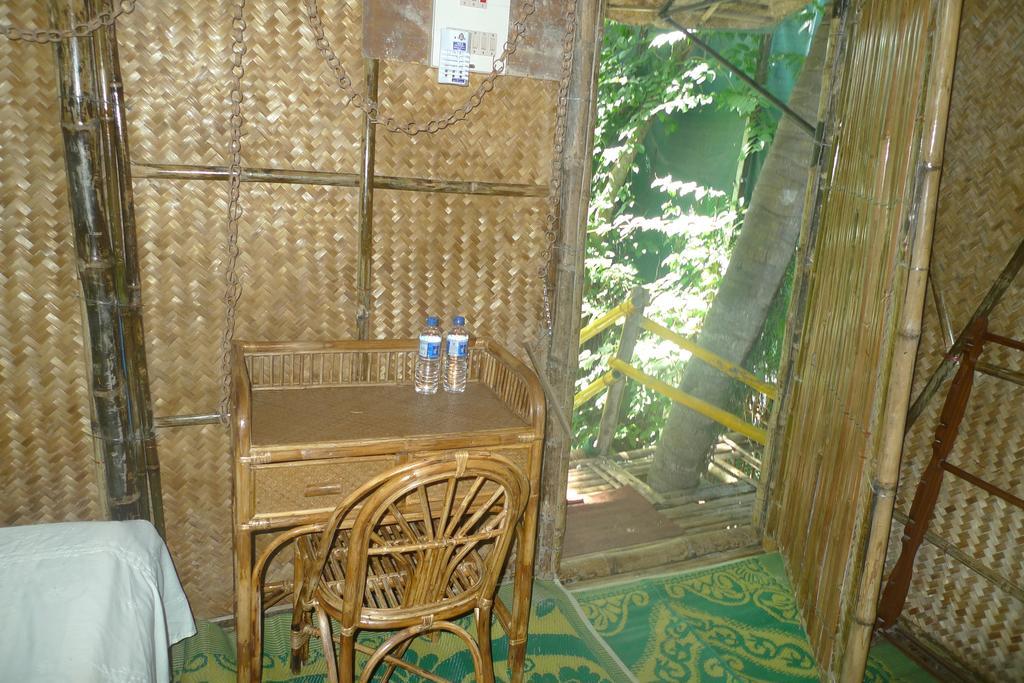 Hilltop Lodge Guwahati Buitenkant foto