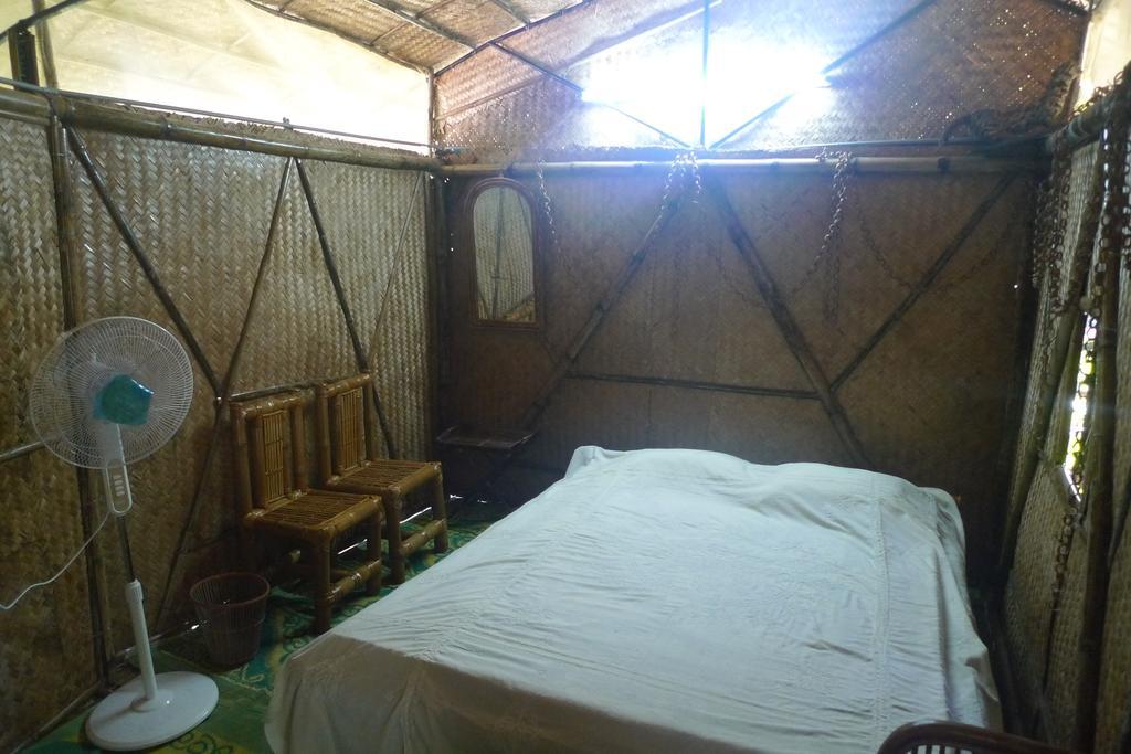 Hilltop Lodge Guwahati Buitenkant foto