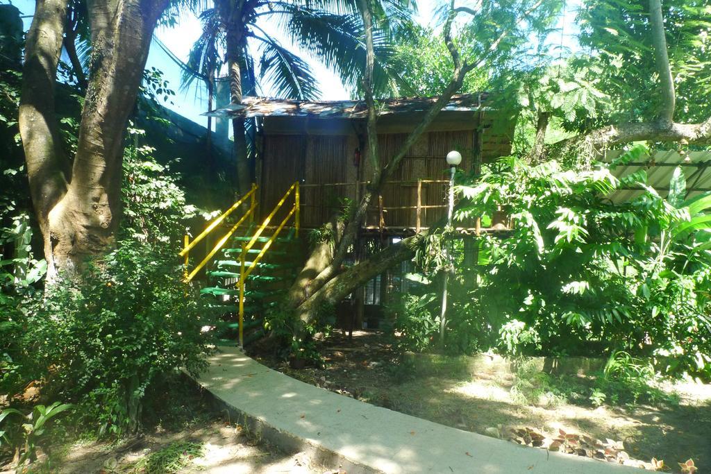 Hilltop Lodge Guwahati Buitenkant foto