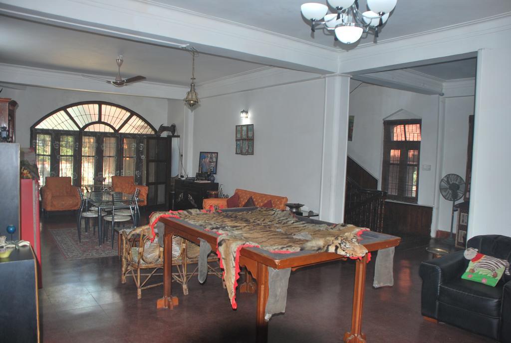 Hilltop Lodge Guwahati Buitenkant foto