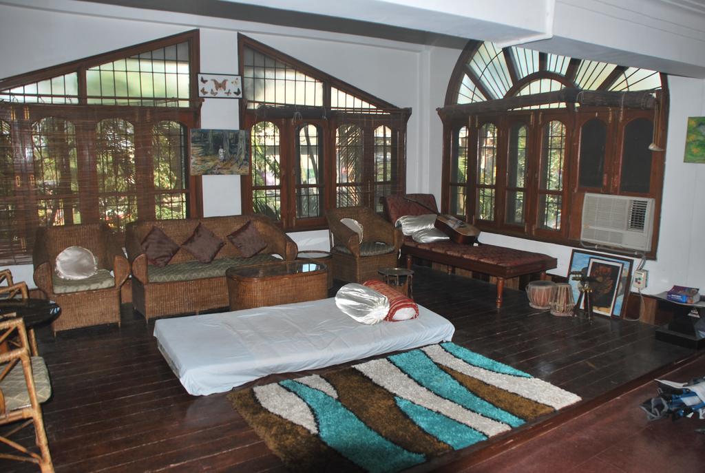 Hilltop Lodge Guwahati Buitenkant foto