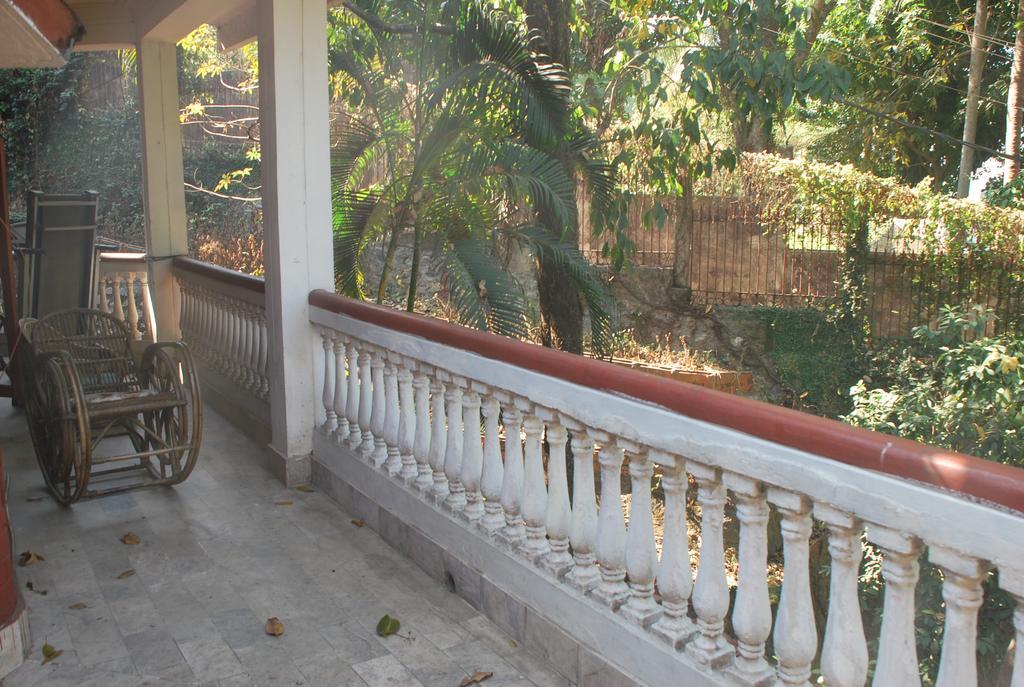 Hilltop Lodge Guwahati Buitenkant foto