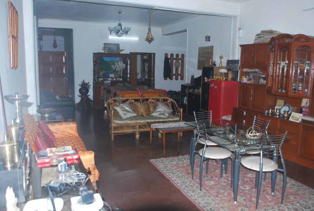 Hilltop Lodge Guwahati Buitenkant foto