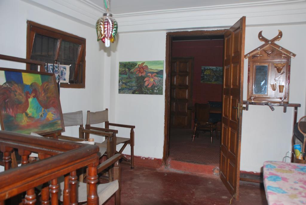 Hilltop Lodge Guwahati Buitenkant foto