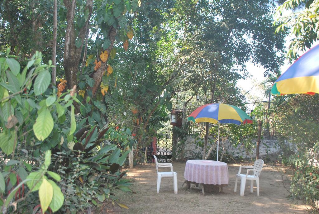 Hilltop Lodge Guwahati Buitenkant foto