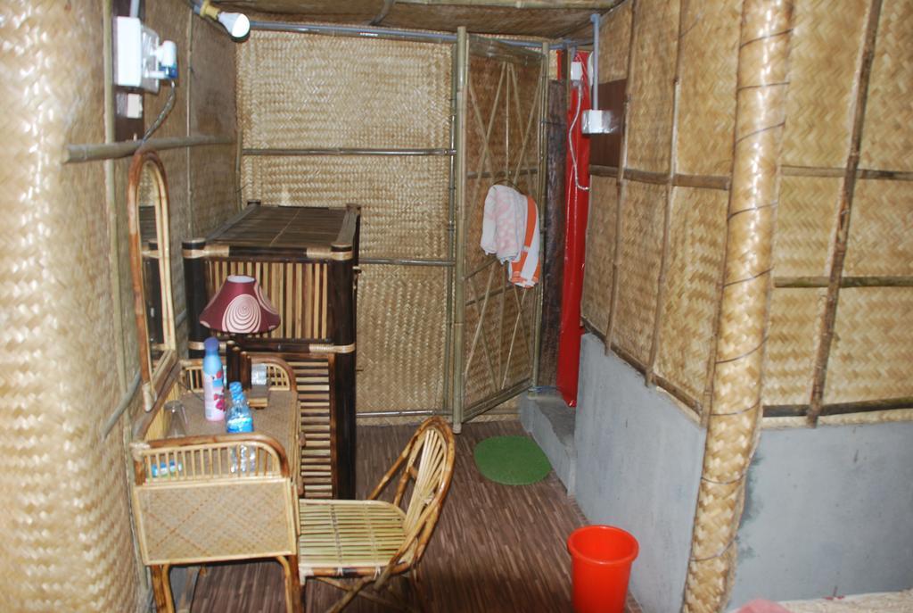 Hilltop Lodge Guwahati Buitenkant foto