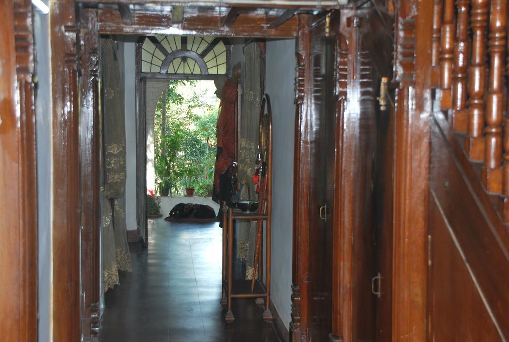 Hilltop Lodge Guwahati Buitenkant foto
