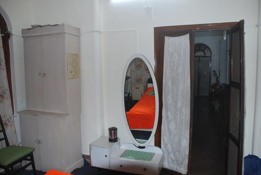 Hilltop Lodge Guwahati Buitenkant foto