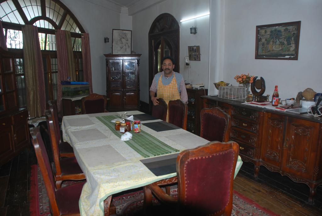Hilltop Lodge Guwahati Buitenkant foto