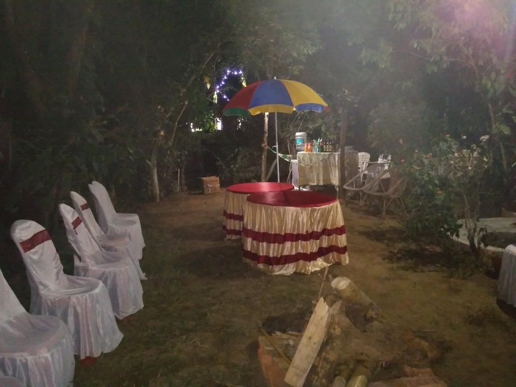 Hilltop Lodge Guwahati Buitenkant foto