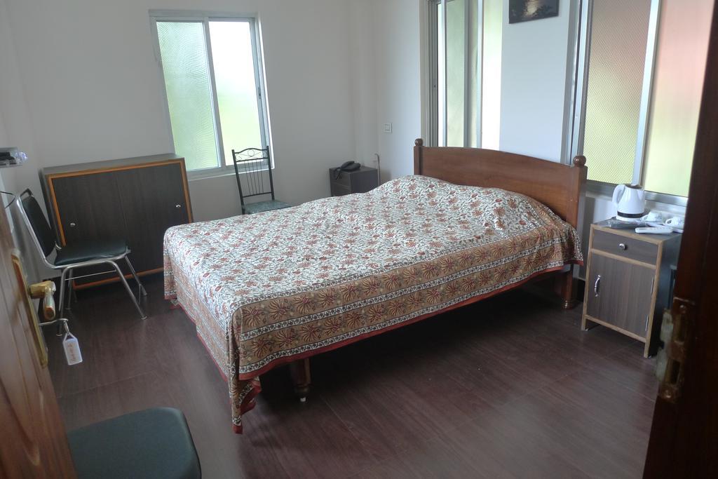 Hilltop Lodge Guwahati Buitenkant foto