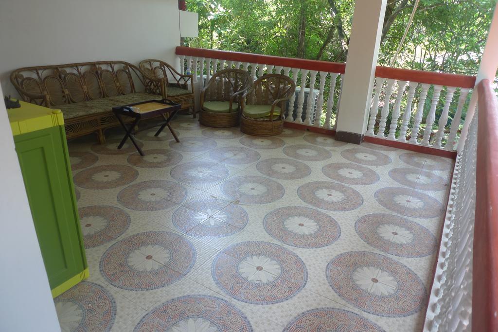 Hilltop Lodge Guwahati Buitenkant foto
