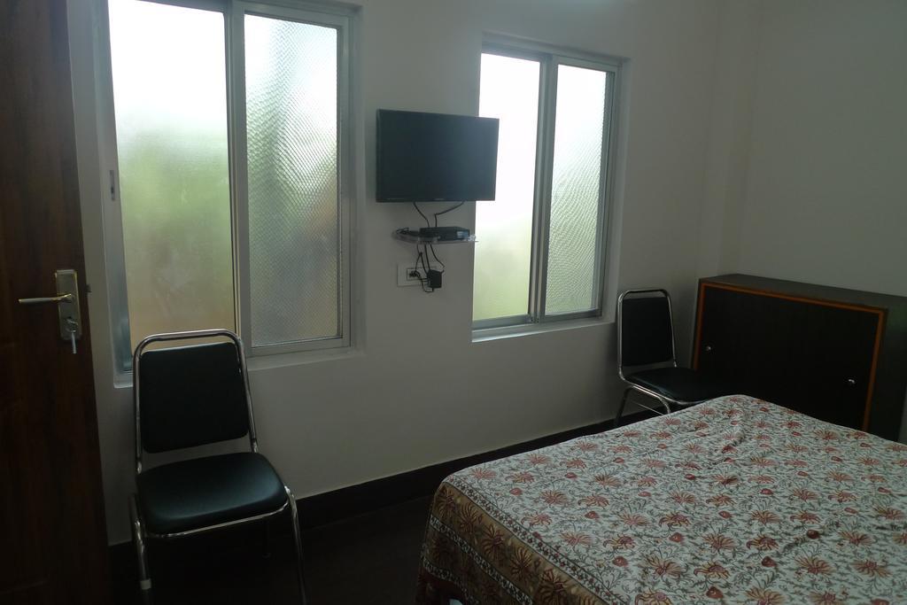 Hilltop Lodge Guwahati Buitenkant foto